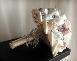 Squisito lusso Matrimonio Fiori Cristalli Perle Strass Perline Scintillante Bouquet da sposa Fiori in raso Giardino Chiesa Spiaggia We278y