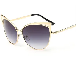 The new trend of ladies' sunglasses 8041 big European and American metal hollow cat eye sunglasses sunglasses personality