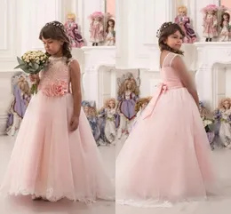 王女のピンクの花の女の子の服の結婚式のジュエルネックヴィンテージのレースの手作りの花のビーズ2017安い子供の最初の聖体拝領党のガウン