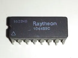 1044B9C . TDC1044B9C, 4-BIT-KONVERTER-SUBSYSTEM ADC, TDC1044B. CDIP16, Dual-Inline-16-Pin-Dip-Keramikgehäuse. Elektronische Komponenten IC