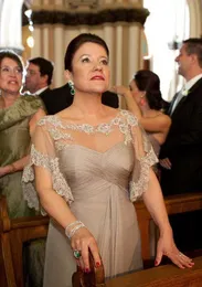 Nova Chegada Plus Size Mãe do Noiva Noivo Vestidos Com Sleeves Cap Sheer Decote Inspirado por Wanda Borges Couture Lace Appliques