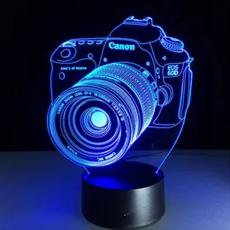 Nyhet 3d akryl underhållning kamera form illusion mångfärgad LED lampa USB tabell ljus RGB natt lättare romantisk säng döda lampa