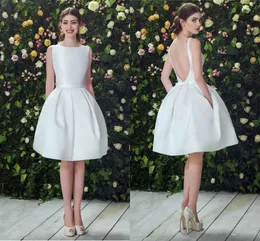 Sweety Homecoming Jewel Simple Sleeveless White Korta promenadklänningar Backless Kne-Length Custom Made Ruffle Discount Party Dress