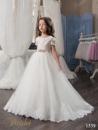 Dziewczyny Formalne sukienki Tanie 2021 Pentelei z krótkimi rękawami i koronkowymi aplikacjami Aplikacje Tulle Suknia Balowa Flowergirl Dresses