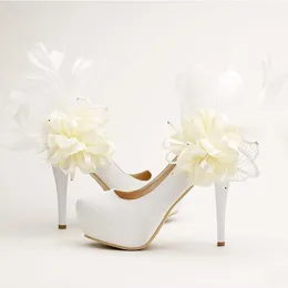 Süße florale Feder-Brautschuhe, modische Stiletto-Absätze, Plateau-Party-Schuhe, weiße Satin-Hochzeitskleid-Pumps, Brautjungfern-Schuhe