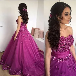 Purple Prom Dresses With Handmade Appliques Sleeveless African Sweetheart Ball Gown Evening Gowns Sweep Train Organza Pageant Dresses