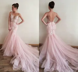 Şık Allık Pembe Derin V yaka Balo Abiye Parti Örgün törenlerinde Dantel Aplike Tül Mahkemesi Tren Ruffles Backless Ucuz Tasarımcı