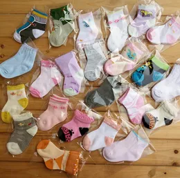 Moda yeni doğan bebek yürüyor çorap çocuklar kız erkek karikatür pamuk çorap birçok tasarımlar renkli Noel hediyesi 0-12 M drop shipping