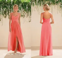 2019 Coral Countryの花嫁介添人ドレスシフォンサイドスリットバックル女性は、名誉ドレスのウェディングパーティーガウンプロムのイブニングドレスの正式なメイドを着ています
