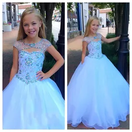 2021 Girls Pageant Dresses White with Cap Sleeves and Full Length Beading Crystals Organza Ball Gown Flower Girls Gowns Custom Made