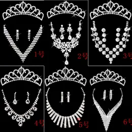 Charmig 3 stycken Brudtillbehör 6 Stilar Silver Stud och Clip Crystal Wedding Crown 6 stilar Lot Tiaras kronor för gratis frakt