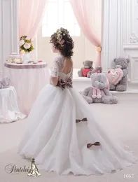 2016 Kinder Brautkleider mit langen Zug und halben Ärmeln Spitze Appliques schöne Blumenmädchen Kleider mit Perlen Schärpe und Bögen