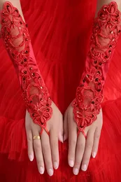2021 Piękne rękawiczki ślubne Białe palce koronkowe aplikacje Pearl Bridal Bridal Rękawiczki ślubne Tanie EM01467272D