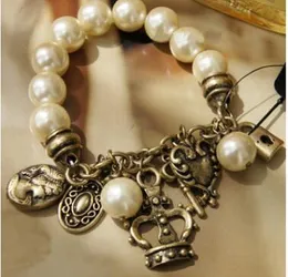 Armband Halsband Hängsmycke Key Lock Heart Queen Pendants Pearls Armband Mode Pearl Bangles