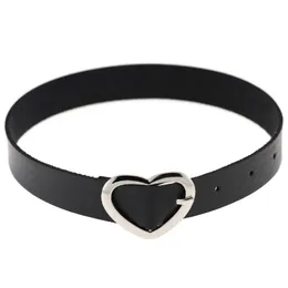 Gotisk metall hjärta älskar choker halsband stift spänne justerbart läder pu kvinnor krage armband armband manschett modesmycken