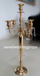 sem flores, incluindo) Design de moda de metal 5 braços banhado a ouro candelabro / centros de mesa de casamento com cristal pendurado grânulos à venda