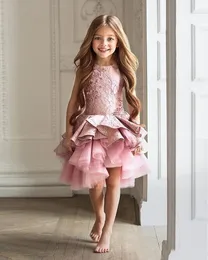 2017 Nuove ragazze Abiti da spettacolo Rosa Appliques di pizzo Ruffles Tiered Short Knee Lunghezza Bambini Flower Girls Dress Ball Gown Abiti di compleanno economici