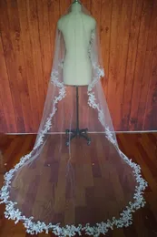 Hot Sall One Layer White Ivory Wedding Veil Lace Edge Cathedral Lehgth Zroszony z grzebieniem welonem ślubnym