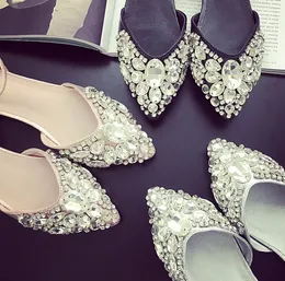 Европейская бриллиантовая пустое заостренная квартира Женщины Свадебная обувь Сандалии Новая невеста прилива