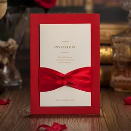 赤い中空レーザーカットカード結婚式の招待状カード個人化されたカスタム印刷可能な赤いリボンイベントパーティー用品卸売 -  30pcs
