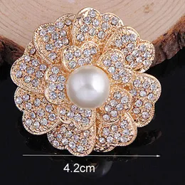 Högkvalitativ Sparkly Österrike Kristaller Blommig Brosch Pretty Faux Pearl Flower Wedding Bouquet DIY Brosch Billiga Partihandel Elegant Kvinnor Brosch