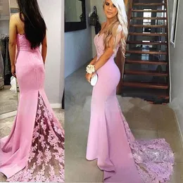 2017 Tanie Sexy Prom Dresses Spaghetti Paski Rękawki Aplikacje Zipper Celebrity Party Dress Uroczy Satin Sweep Pociąg Różowa Suknia