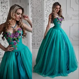 Pretty Broderi Long Prom Klänningar Elegant Sweetheart Nack Ärmlös Formell Party Dresses Fashion Vintage Style Celebrity Evening Dresses