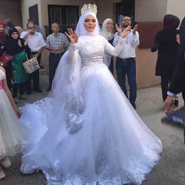 2020 Muslim Bröllopsklänningar Modest High Neck Full Sleeves Custom Gjorda Puffy Tulle Ball Gown Lace Bröllopsklänning Arabiska