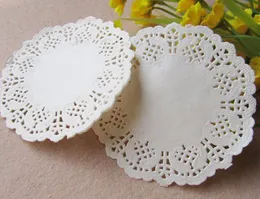 Partihandel-gratis frakt kreativ hantverk 4,5 tums rund vit papper spets doilies tårta placemat party bröllop presentdekoration 100pcs / pack