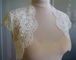 Szale ślubne Koronki Kości Słoniowej Z Rękawami Cap Bridal Bolero Custom Made Wedding Okłady ślubne wzrusza do sukienki Cape