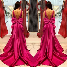 Fushia Baklösa Satin Evening Klänningar 2018 Deep V Neck Ärmlös Mermaid Prom Klänningar med Big Bow Floor Length Formell Party Dress