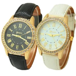 Nyanlända högkvalitativ klocka för män och kvinnor Quartz Analog Casual Watch med presentförpackning Rom Koreansk Hot Digital Belt Watch Partihandel