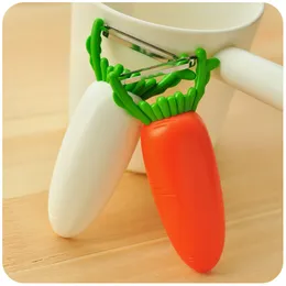 Hot Sale Ny ankomst Creative Carrot Design 1pcs Kök Gadgets Fruktverktyg Multifunktionell Frukt Peeler Bottle Opener Gratis frakt