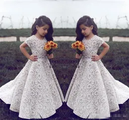.Lace Flower Girl Sukienki na ślub Vintage Klejnot Krótkie Rękawy Linia Dziewczyny Korant Sukienka Sweep Pociąg Dzieci Urodziny Prom Dress Formalna Wea