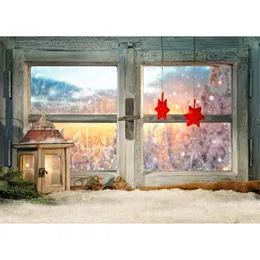 Gefrorener Holzfenster-Hintergrund für Fotografie, rote Sterne draußen, Winterlandschaft, Vintage-Laterne, schneebedeckter Boden, Bokeh-Fotohintergrund