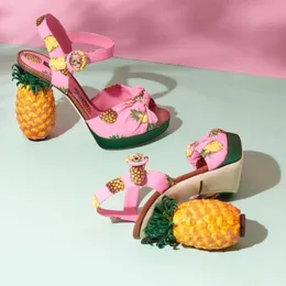 Разноцветные сандалии на каблуке с ананасами Женская обувь Галстук-бабочка с открытым носком Туфли-гладиаторы на высоком каблуке Уникальные дизайнерские летние сандалии женские