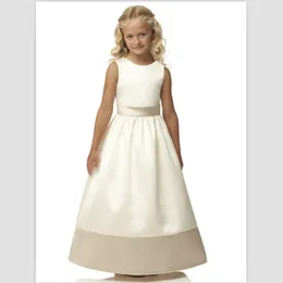 2019 Nowa Gorąca Sprzedaż Pierwsza Komunia Sukienki Białe Dziewczyny Korowód Suknie Vintage Ivory Satin Flower Girl Sukienki na ślub z pasem