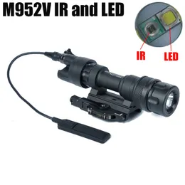 SF M952V-IR LED Pistolet Light White Light and IR Wyjście Taktyczne Latarka Zaznaczona wersja czarna