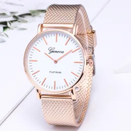 Hurtownie 50 sztuk Mix 4 Kolory Alloy Geneva Watch Watch Ladies Christmas Mesh Belt Zegarek Kwarcowy MW028