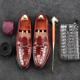 럭셔리 라운드 발가락 악어 남자 캐주얼 신발 정품 가죽 남성 Office Loafers 영국 디자이너 편안한 남자 화장실 GD31