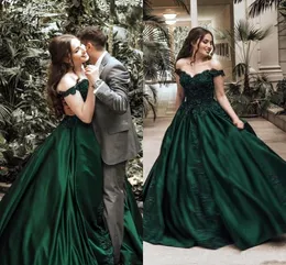 2019 Hunter Green Off Shoulder Ball Gown Quinceanera Abiti Abiti pizzo Appliques Cristallo Bloccato Sweet 16 Plus Size Party Prom Dress Abiti da sera Abiti da sera