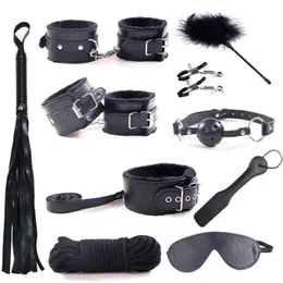10 st PU Läder Plush BDSM Bondage Set Bestraint Flirting Hand Whip Collar Gag Nippel Klämmor Erotiska Sexleksaker För Par Y18101501