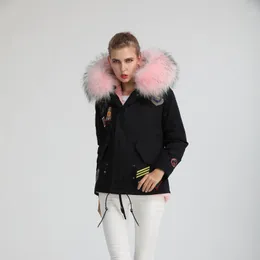 Giacca con cappuccio di pelliccia rosa a motivi rosa a motivi di nero per  donne