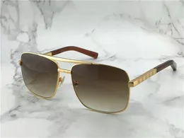 Popularne klasyczne mężczyzn Outdoor Sunglasses Attiture Gold Square Design Frame Uv400 Ochrona Eyewear Vintage Letni styl