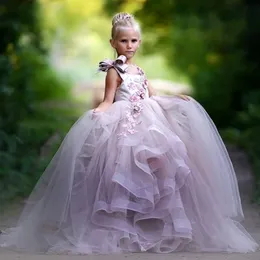 2018 Pretty Flower Girl Dresses 3D Floral Appliques Bow Gilrs Pagant Klänning Mode Fluffy Tulle Lång Födelsedag Klänning Toddler Graduation Klänning