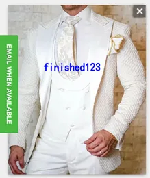 Son Tasarım Damat Smokin Bir Düğme Fildişi Tepe Yaka Groomsmen Düğün Mens Blazer Parti Suits (Ceket + Pantolon + Yelek + Kravat) J609