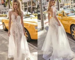 2019 Muse av Berta Bohemian Bröllopsklänningar Sheer Jewel Neck Illusion Lace Boho Bröllopsklänningar Applique Backless Beach Bridal Dress med Bow