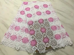 5Yller / pc fashionabla vita och rosa blomma afrikansk mjölk silke spets broderi fransk mesh spets tyg med för klänning bm14-2