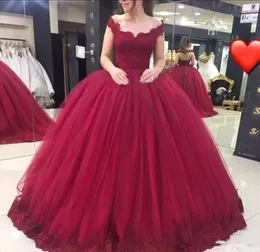 2018 Hot Vestido de 15 Anos 2018 Burgundy Sweet 16 Dresses V Neck Lace Applique Tulle Ball Gown Quinceanera Klänning Prom Evening Pageant Q29