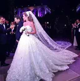 2018 Dubai A Line Wedding Dresses Sweetheart Lace 3D Floral Appliques Strapless Beads Vestido Court Train Plus Size Formal Bridal Gowns